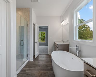 171 Hayes Primary Tub Shower
