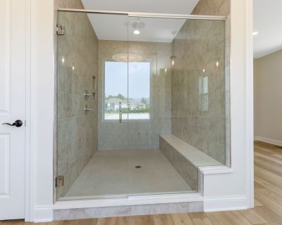 Deluxe Primary Shower Harrison 169