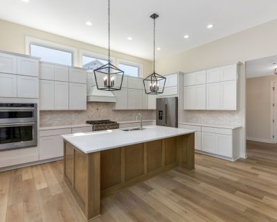 Harrison Kitchen 169 Taller Ceilings w Transoms